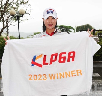 '1·2부 투어 병행해온' 장타자 문정민, 연장 접전 끝에 우승 [KLPGA] < KLPGA < 골프일반 < 뉴스 < 기사본문 - 골프한국 '1·2부 투어 병행해온...