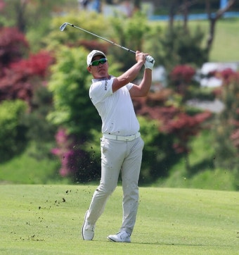 1타차 [KPGA] < KPGA < 골프일반 < 뉴스 < 기사본문 - 골프한국 강경남, GS칼텍스 매경오픈 첫날 단독1위…장유빈·김우현·이태훈 1타차 [KPGA]