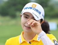 이가영, 연장전 끝에 '눈물의 우승'…부상·부진 극복하고 KLPGA 통산 2승(종합) < KLPGA < 골프일반 < 뉴스 < 기사본문 - 골프한국 이가영... 