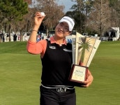 [황환수의 골프인문학] 김아림 선수가 몰고온 배꼽인사의 나비효과 < 황환수의 골프인문학 < 프로들의 생생토크...