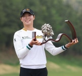 [KLPGA] < KLPGA < 골프일반 < 뉴스 < 기사본문 - 골프한국 장타자 방신실, 넥센·세인트나인 대반격 우승…상금·대상포인트 1위로↑ [KLPGA]