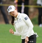 김민선7, 기분 좋은 버디에 세리머니 [KLPGA] < 생생포토 < 뉴스 < 기사본문 - 골프한국 김민선7, 기분 좋은 버디에 세리머니 [KLPGA]