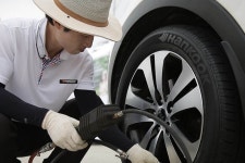 한국타이어, 22일~23일 고속도로 휴게소서 무상점검 실시 < 자동차뉴스 < 기사본문 - 지피코리아 한국타이어, 22일~23일 고속도로 휴게소서... 