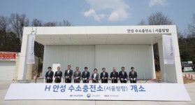현대차, 안성휴게소 수소충전소 개소..고속도로 수소충전시대 개막 < 자동차뉴스 < 기사본문 - 지피코리아 현대차, 안성휴게소 수소충전소 개소..... 