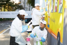 벤츠, 스쿨존 ‘안심 학교 담벼락’ 벽화 그리기 봉사활동 실시... 지피코리아 벤츠, 스쿨존 ‘안심 학교 담벼락’ 벽화 그리기 봉사활동 실시