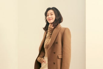 송윤아의 겨울 오피스룩 아우터 스타일링 제안 < 라이프# < 기사본문 - 지피코리아 송윤아의 겨울 오피스룩 아우터 스타일링 제안