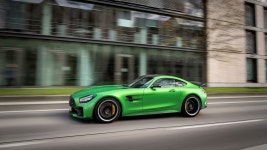 V8 585마력 벤츠 고성능 스포츠카 ‘AMG GT R’ 미친 존재감 국내상륙! < 테마기획 < 기사본문 - 지피코리아 V8 585마력 벤츠 고성능... 