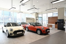 BMW 도이치모터스, 양재 인증고차 전시장 리뉴얼 오픈 < 라이프 < 기사본문 - 지피코리아 BMW 도이치모터스, 양재 인증고차 전시장 리뉴얼 오픈