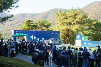 BMW 레이디스챔피언십, 갤러리 바글바글...입장권 3만~80만원 < 라이프... BMW 레이디스챔피언십, 갤러리 바글바글...입장권 3만~80만원