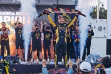 한국타이어, 슈퍼레이스 타이어-드라이버-팀 챔피언 3관왕 휩쓸다! < 모터스포츠 < 기사본문 - 지피코리아 한국타이어, 슈퍼레이스 타이어... 