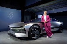 방한 푸조 CEO 린다 잭슨 뉴 푸조 408 성공, 한국평가 중요 < 자동차뉴스 < 기사본문 - 지피코리아 방한 푸조 CEO 린다 잭슨 뉴 푸조 408 성공... 