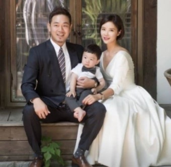 플래시24- > 이슈/유머 > 120억 건물주 여배우와 초호화 생활 즐기고 있다는 연매출 63억 중견기업 대표