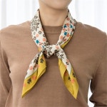 하프클럽 - 대한민국 메가쇼핑 A0216 서클 플라워 새틴 사각 스카프