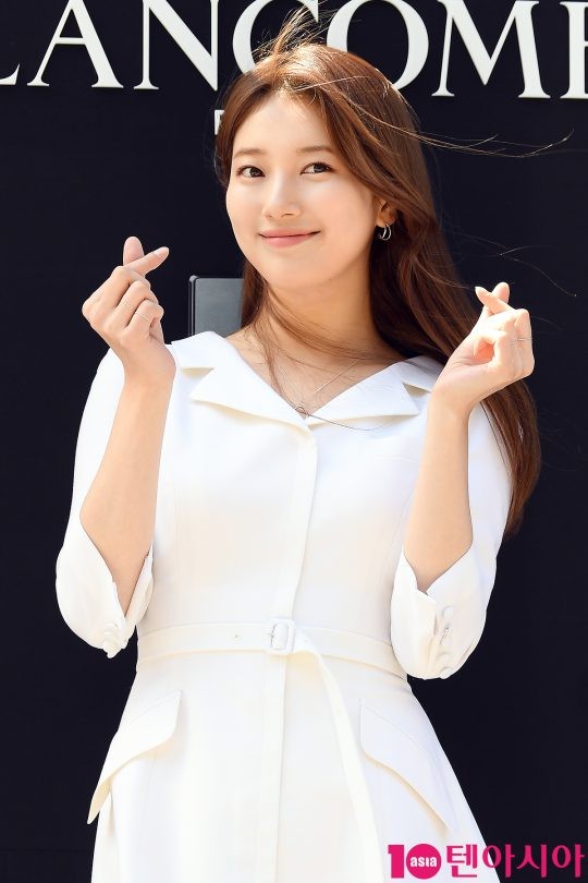 송혜교-수지, 손하트로 친한 우정 재확인...팬들 손수 매료