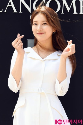 TEN PHOTO 수지 달달 손하트 | 텐아시아 [TEN PHOTO] 수지 달달 손하트 | 텐아시아