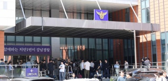 TEN포토음주 뺑소니 협의김호중 비공개 출석 허무한 취재진들 | 텐아시아 [TEN포토]'음주 뺑소니 협의'김호중 비공개 출석 허무한 취재진들...