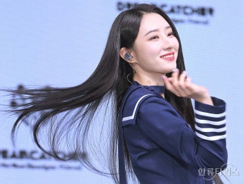 [K-포토] 드림캐쳐 수아, 물결치는 머리카락 < 포토뉴스 < 포토 < 기사본문 - 한류타임스 [K-포토] 드림캐쳐 수아, 물결치는 머리카락