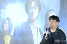 [K-포토] 질문에 답하는 김성식 감독 < 포토뉴스 < 포토 < 기사본문 - 한류타임스 [K-포토] 질문에 답하는 김성식 감독