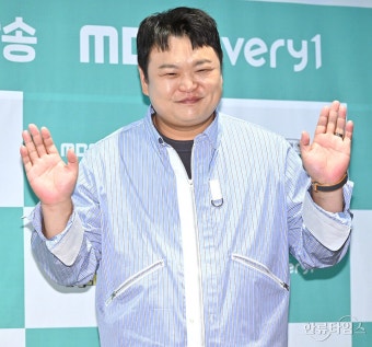 [K-포토] 고규필, 미소 가득 새신랑 < 포토뉴스 < 포토 < 기사본문 - 한류타임스 [K-포토] 고규필, 미소 가득 새신랑