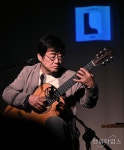 [K-포토] 김창완, 진심이 담긴 기타 연주 < 포토뉴스 < 포토 < 기사본문 - 한류타임스 [K-포토] 김창완, 진심이 담긴 기타 연주