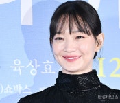 [K-포토] 신민아, 아름다운 미소 < 포토뉴스 < 포토 < 기사본문 - 한류타임스 [K-포토] 신민아, 아름다운 미소