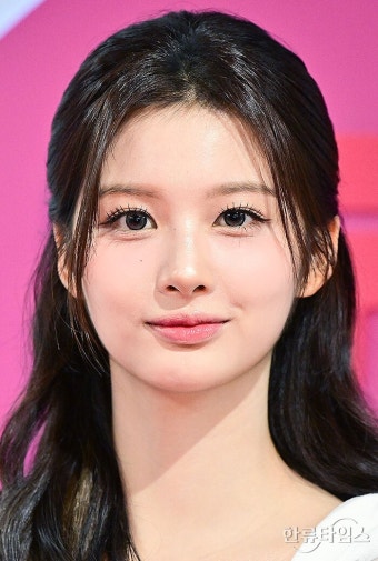 [K-포토] 엔믹스 설윤, 보정이 필요 없는 미모 < 포토뉴스 < 포토 < 기사본문 - 한류타임스 [K-포토] 엔믹스 설윤, 보정이 필요 없는 미모