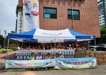 대한적십자사 서울지사, 구로구청과 함께 삼계탕 나눔 봉사 < 전국... 한국투데이 대한적십자사 서울지사, 구로구청과 함께 삼계탕 나눔 봉사
