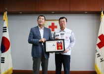 대한적십자사, ㈜참샘에 회원유공장 명예장 수여 < 문화·예술 < 라이프 < 기사본문 - 한국투데이 대한적십자사, ㈜참샘에 회원유공장 명예장 수여