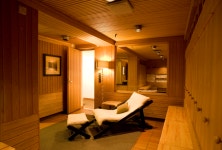 < 칼럼 < 기사본문 - 호텔앤레스토랑 [이경훈의 Hotel Inspection] 다공성 나무자재의 관리방법은? 다공성을 비다공성으로!... 