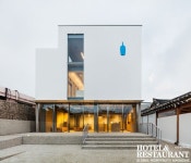 화제의 블루보틀 삼청점 오픈, 성수에 이어 한국 2호점 < 카페&바 < 기사본문 - 호텔앤레스토랑 화제의 블루보틀 삼청점 오픈, 성수에 이어 한국... 