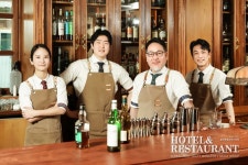 [Beverage People] 낭만의 순간을 발견할 수 있는 바 코블러 연희 유종영 대표 < 카페&바 < 기사본문 - 호텔앤레스토랑 [Beverage People]... 