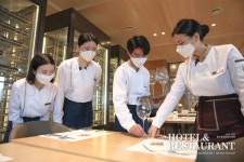 제주신화월드, 관광업 일자리 기근에도 청년 일자리 창출에 앞장서 < 호텔&리조트 < 기사본문 - 호텔앤레스토랑 제주신화월드, 관광업 일자리... 