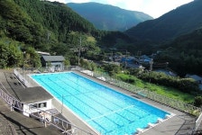 [전복선의 Hospitality Management in Japan] 초등학교 수영장을 활용한 온천 호텔, 야마비코소(やまびこ荘) < 전복선 < 칼럼 < 기사본문... 