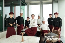 [Hotel Specialist] 나이를 뛰어 넘는 동료애, 페어몬트 앰배서더 서울... 넘는 동료애, 페어몬트 앰배서더 서울 조리팀 - 호텔앤레스토랑