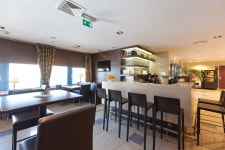 Best Western Plus Blue Square - 베스트 웨스턴 플러스 블루 스퀘어 티라트래블