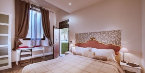 Villa Tower Inn - 빌라 타워 인 티라트래블 Villa Tower Inn - 빌라 타워 인 티라트래블 