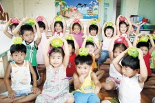 “돼지 받고 힘내세요” < 포토뉴스 < 사회 < 홍성신문 < 기사본문 - 홍성신문·내포타임즈 “돼지 받고 힘내세요”