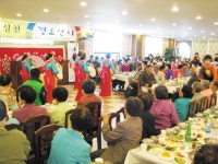 홍성읍남녀새마을지도자 ‘효 실천 경로잔치’ < 읍면중계탑... 기사본문 - 홍성신문 내포타임즈 홍성읍남녀새마을지도자 ‘효 실천 경로잔치’