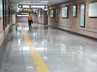 홍성역 비만 오면 물기가 흥건 < 사회 < 홍성신문 < 기사본문 - 홍성신문·내포타임즈 홍성역 비만 오면 물기가 흥건