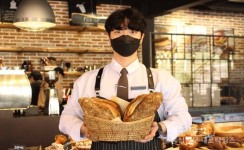 매일 만드는 따끈한 빵 냄새가 솔솔~ < 사회 < 홍성신문 < 기사본문 - 홍성신문·내포타임즈 매일 만드는 따끈한 빵 냄새가 솔솔~