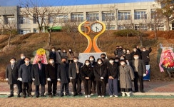 홍동중 개교 50주년 기념 시계탑 건립 < 교육/청소년 < 홍성신문 < 기사본문 - 홍성신문·내포타임즈 홍동중 개교 50주년 기념 시계탑 건립