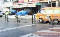 무단 횡단 방지 시설 흔들흔들 < 사회 < 홍성신문 < 기사본문 - 홍성신문·내포타임즈 무단 횡단 방지 시설 흔들흔들