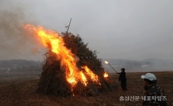 “올 한해 마을과 집에 풍요 깃들길” < 사회 < 홍성신문 < 기사본문 - 홍성신문 내포타임즈 “올 한해 마을과 집에 풍요 깃들길”