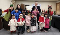 코오롱어린이집, 나눔 잔치 수익금 기부 < 교육/청소년 < 홍성신문 < 기사본문 - 홍성신문·내포타임즈 코오롱어린이집, 나눔 잔치 수익금 기부