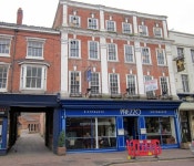 Prezzo closure: Italian restaurant to close 100 stores across UK | Daily Star Major UK restaurant Prezzo to SHUT DOWN raft of... 
