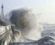 Weather forecast: UK storm alert for 80mph winds before polar freeze | Daily Star