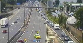 M1 crash: Chaos as horror smash closes motorway with huge traffic | UK | News | Express.co.uk Chaos as horror smash closes M1... 