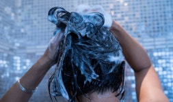 ‘Minimise’ effects of seasonal hair loss with changes to diet and routine | Express.co.uk ‘Minimise’ effects of seasonal... 
