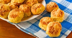 How to make cheese scones: Jamie Oliver 20-minute air fryer recipe | Express.co.uk Jamie Oliver’s 20-minute cheesy scone recipe... 