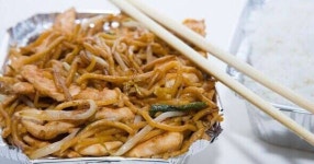 How to make perfect chicken chow mein with takeaways special recipe | Express.co.uk Make the perfect chicken chow mein with... 
